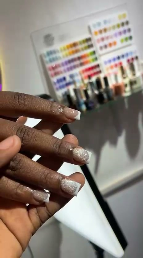 White glitter ombre short square nails