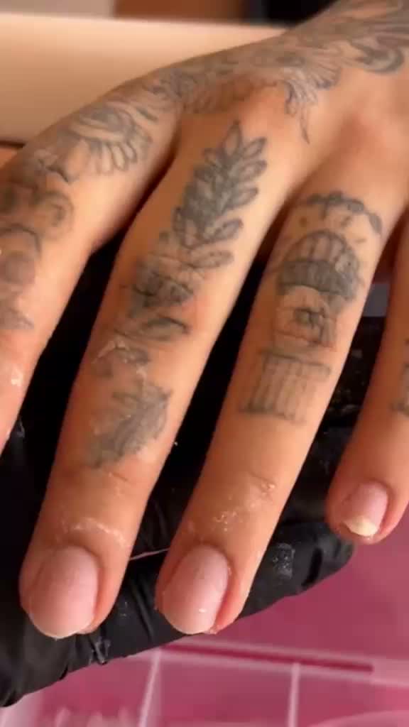 Short natural nails with matte finish